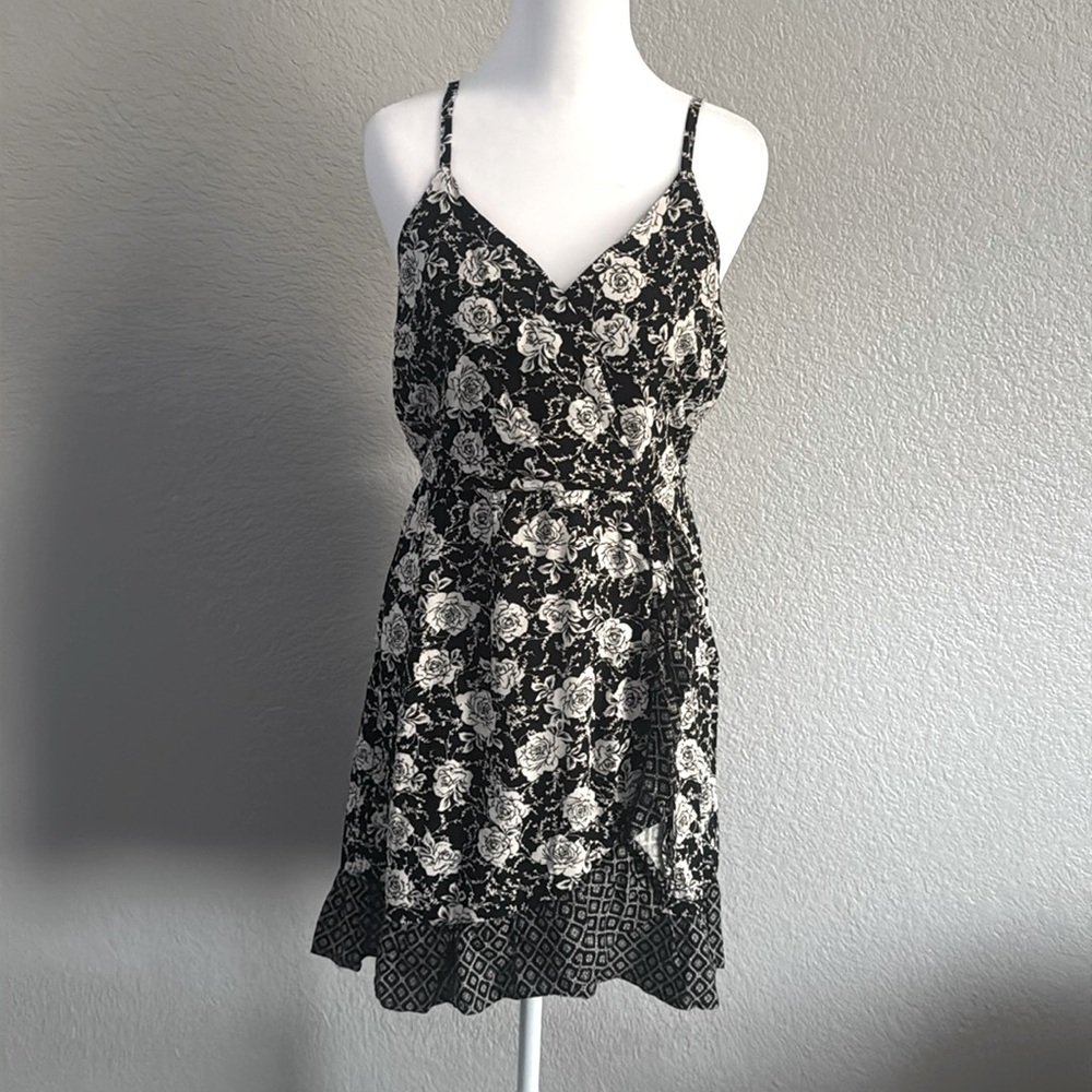 Lily Rose Black and White Floral Dress - Picture 2 of 7